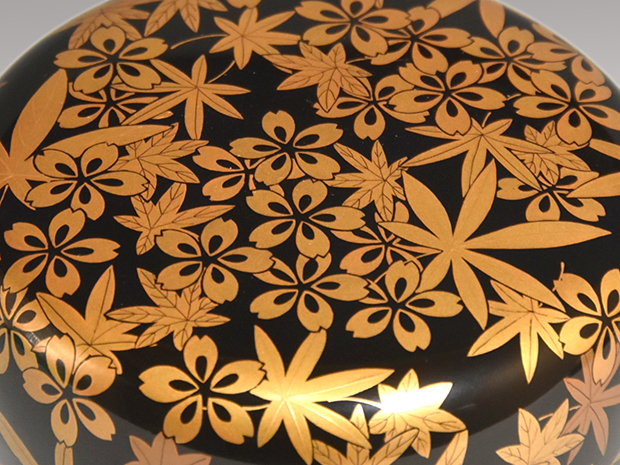 雲錦蒔絵 内側銀溜 平棗 即中斎宗匠朱在判、箱書 | 古美術ささき