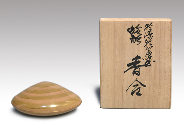 乾漆輪島塗 蛤形 香合 内梨地 室岡修峰(作) 共箱 | 古美術ささき