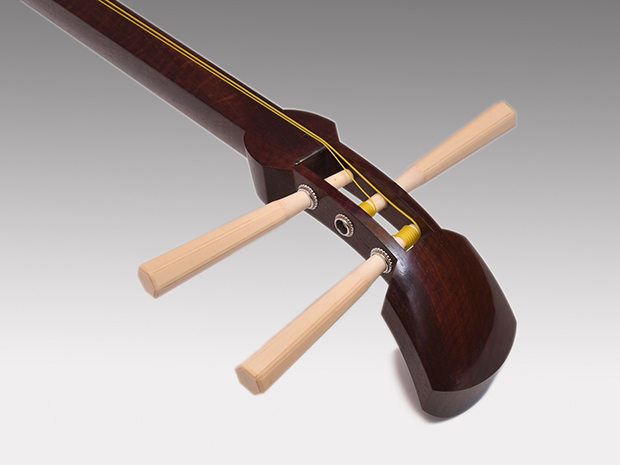 三味線 長唄用 トチ紅木 虎府 一本溝金細 象牙糸巻き付 象牙駒4 | 古