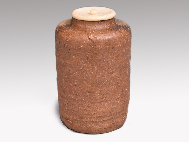 信楽茶入 今井桂秋（作) 共箱 象牙蓋 仕服(菊紋緞子) | 古美術ささき