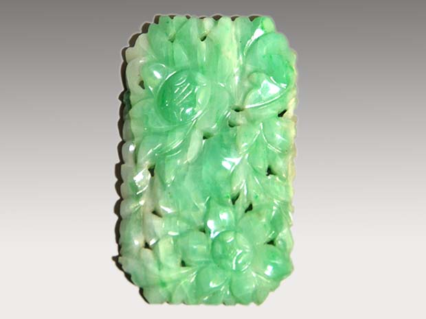 翡翠(ひすい) ジェイダイト 花文 重量・61，291ct 宝石鑑別書付 | 古