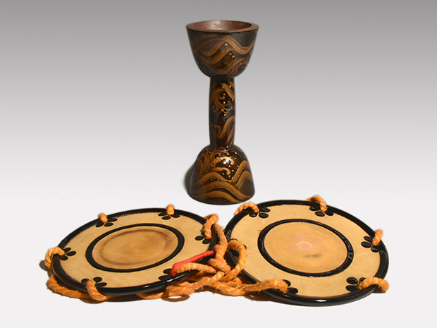 小鼓 特殊な銫目 波頭蒔絵胴 上皮付 箱付き | 古美術ささき