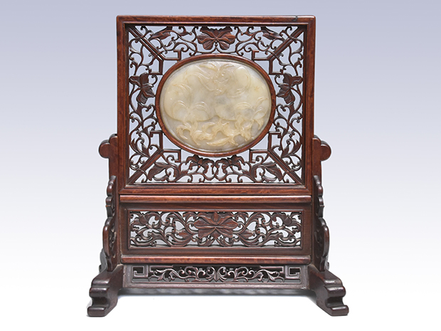 大硯屏 双桃彫、玉板入り 唐木花唐草透かし入り枠付き 高37cm | 古