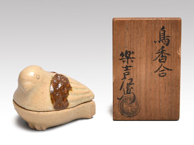 鳥香合 七代 楽 長入（作） 共箱 十二代 楽 弘入箱書 | 古美術ささき