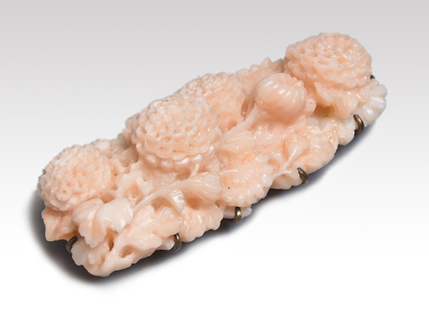 珊瑚 菊彫り 帯留 | 古美術ささき