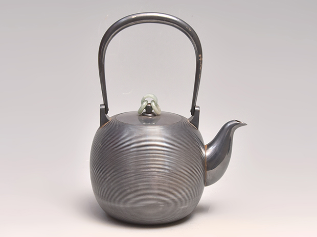 純銀製 糸目銀瓶 天賞堂 長養斎 (作) 翡翠摘み付き 昭和初期 湯沸かし