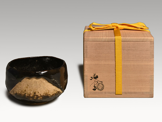 黒茶碗 三代 中村道年(作) 数印富士の絵 共箱 | 古美術ささき