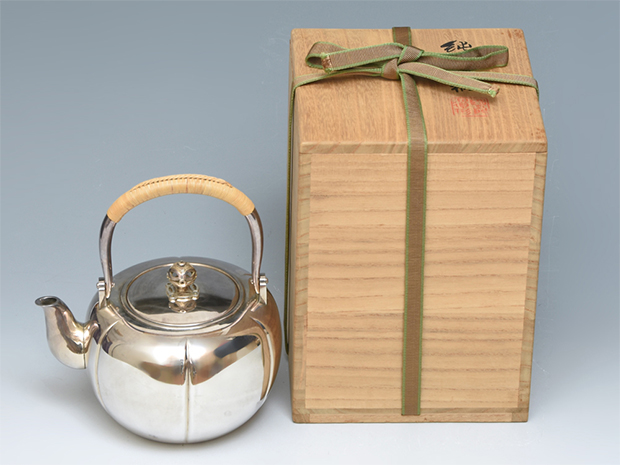 純銀 平安 四世 秦蔵六（造）阿古蛇 銀瓶 498g | 古美術ささき