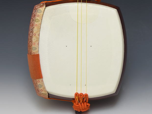 太棹 地唄用三味線 紅木 胴の内側は綾杉彫 象牙糸巻き 三つ折れ 松下和