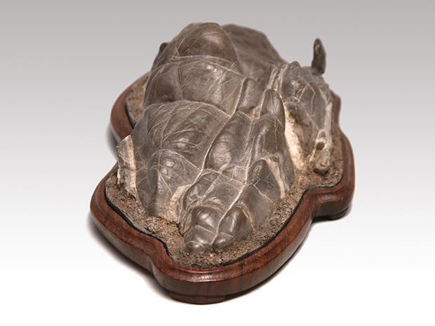 紀州 古谷石 筆架にも 手彫り唐木台座付 水石 盆石 | 古美術ささき