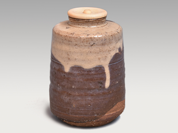 萩焼茶入 十代 三輪休和(作) 共箱 | 古美術ささき