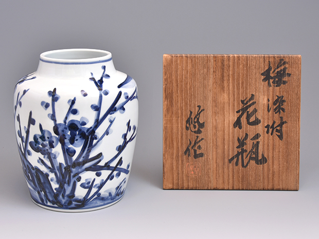 近藤悠三(作) 梅染付 花瓶 共箱 | 古美術ささき