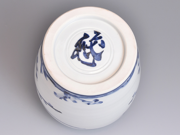 近藤悠三(作) 梅染付 花瓶 共箱 | 古美術ささき