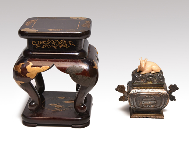 珍品 ミニチュア 銀香炉に蒔絵入り紫檀香炉台 | 古美術ささき