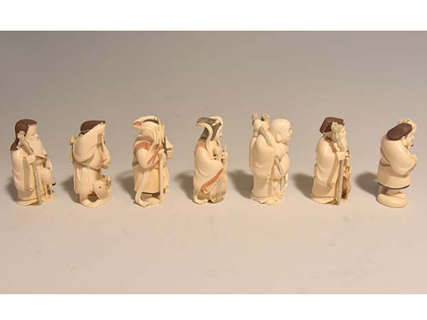 七福神 象牙彫刻 倉田吉水(作) 共箱 ガラスケース付 | 古美術ささき