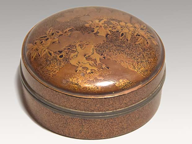 錫縁香合 梨地に松桜文 江戸初期頃 | 古美術ささき