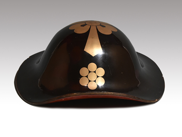 陣笠 江戸時代 木製漆塗 七つ星 剣片喰紋入り | 古美術ささき