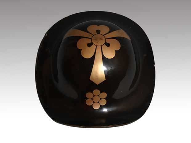 陣笠 江戸時代 木製漆塗 七つ星 剣片喰紋入り | 古美術ささき