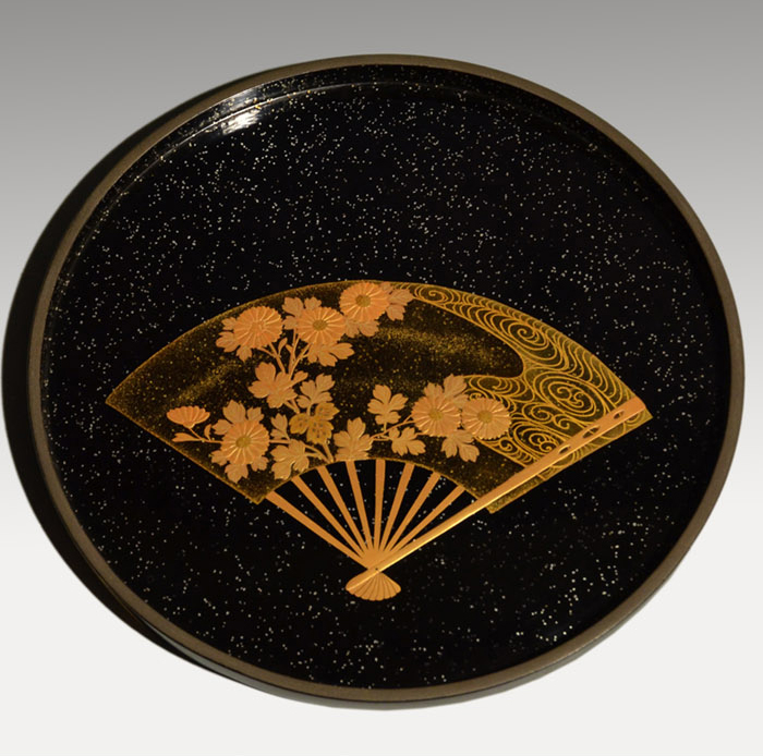 丸型硯箱 松竹梅蒔絵 蓋裏、扇面に流水菊蒔絵 戦前作 | 古美術ささき