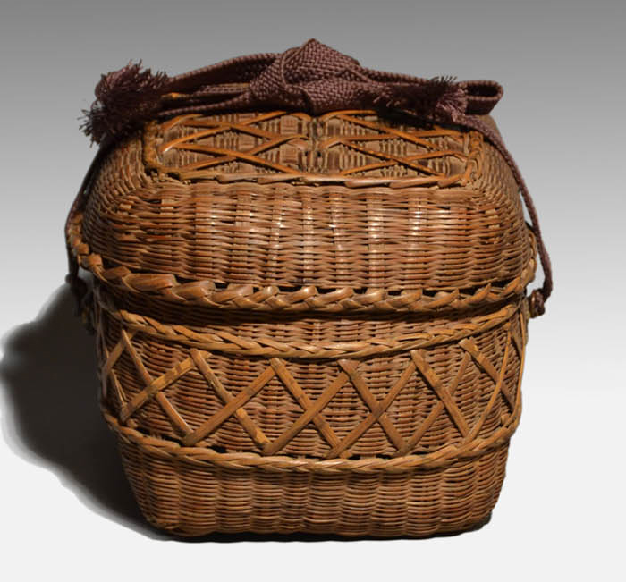 茶箱 時代竹籠 彫金秋草金具(目貫)付 | 古美術ささき