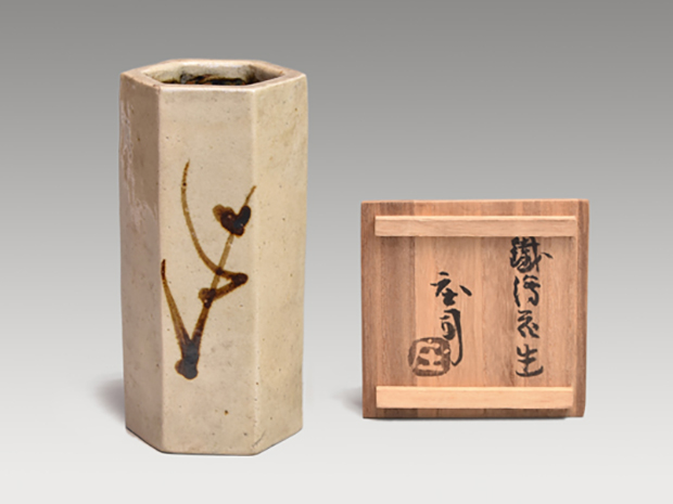 浜田庄司(作) 鉄絵キビ文六角花生 花入 共箱 | 古美術ささき