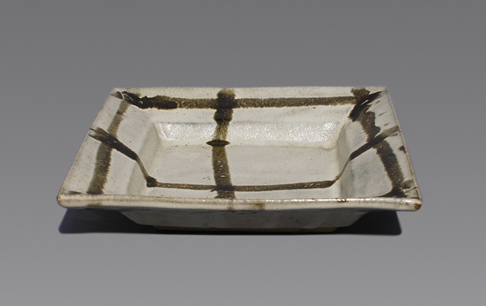 白釉格子描き角皿 浜田庄司(作) | 古美術ささき