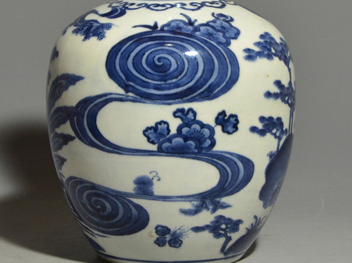 古伊万里(藍九谷様式)染付 流水に岩樹木図 花生 江戸時代初～中期頃