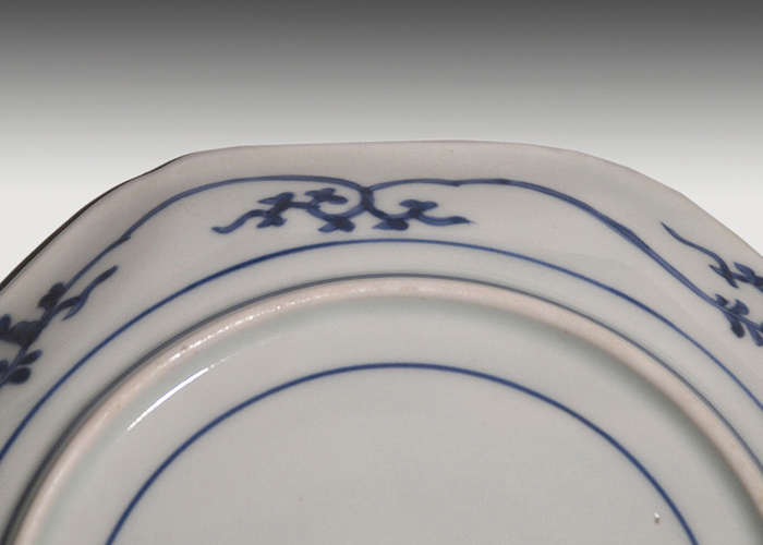 古伊万里(柿右衛門様式) 八角染付松文 7寸皿 | 古美術ささき