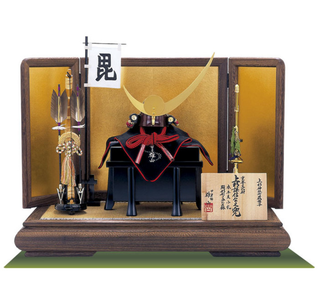 伝統的な武士の兜と獅子像のセット 伝統的な武士の兜と獅子像のセット