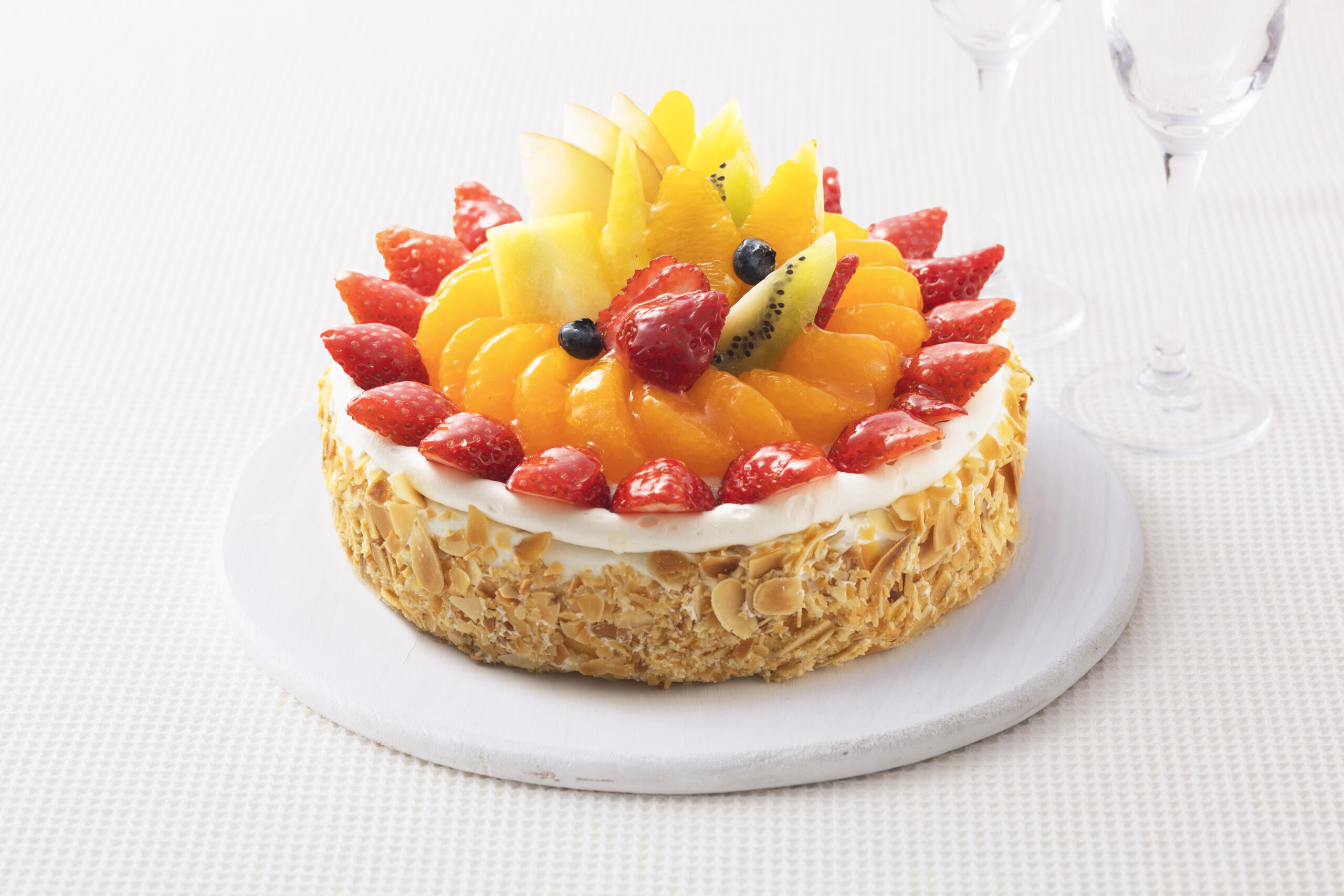 フルーツトルテ（ホール） | 商品紹介 | KATASHIMA パティスリー