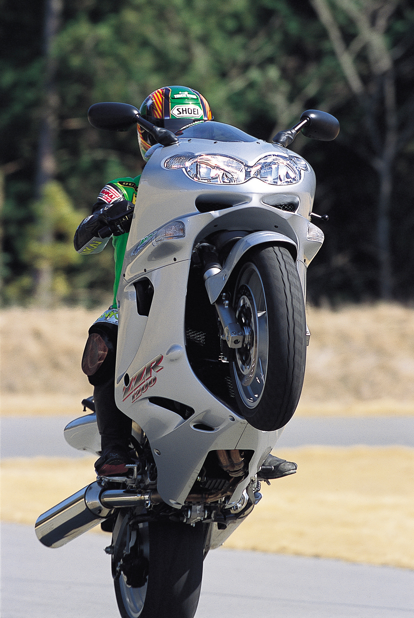 怒濤の加速感こそZZRの真骨頂／ZZR1200(C) | 2ページ目 (3ページ中