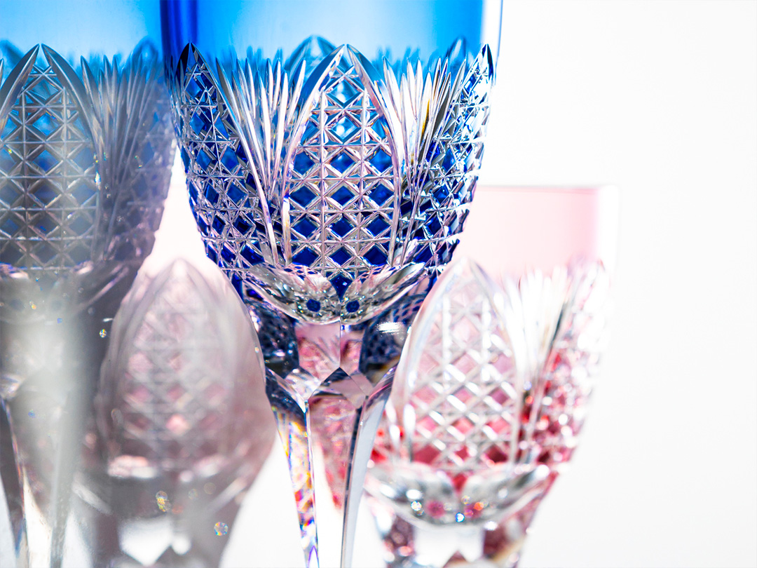 江戸切子 ペアワイングラス＜笹っ葉に四角籠目紋＞ | カガミクリスタル