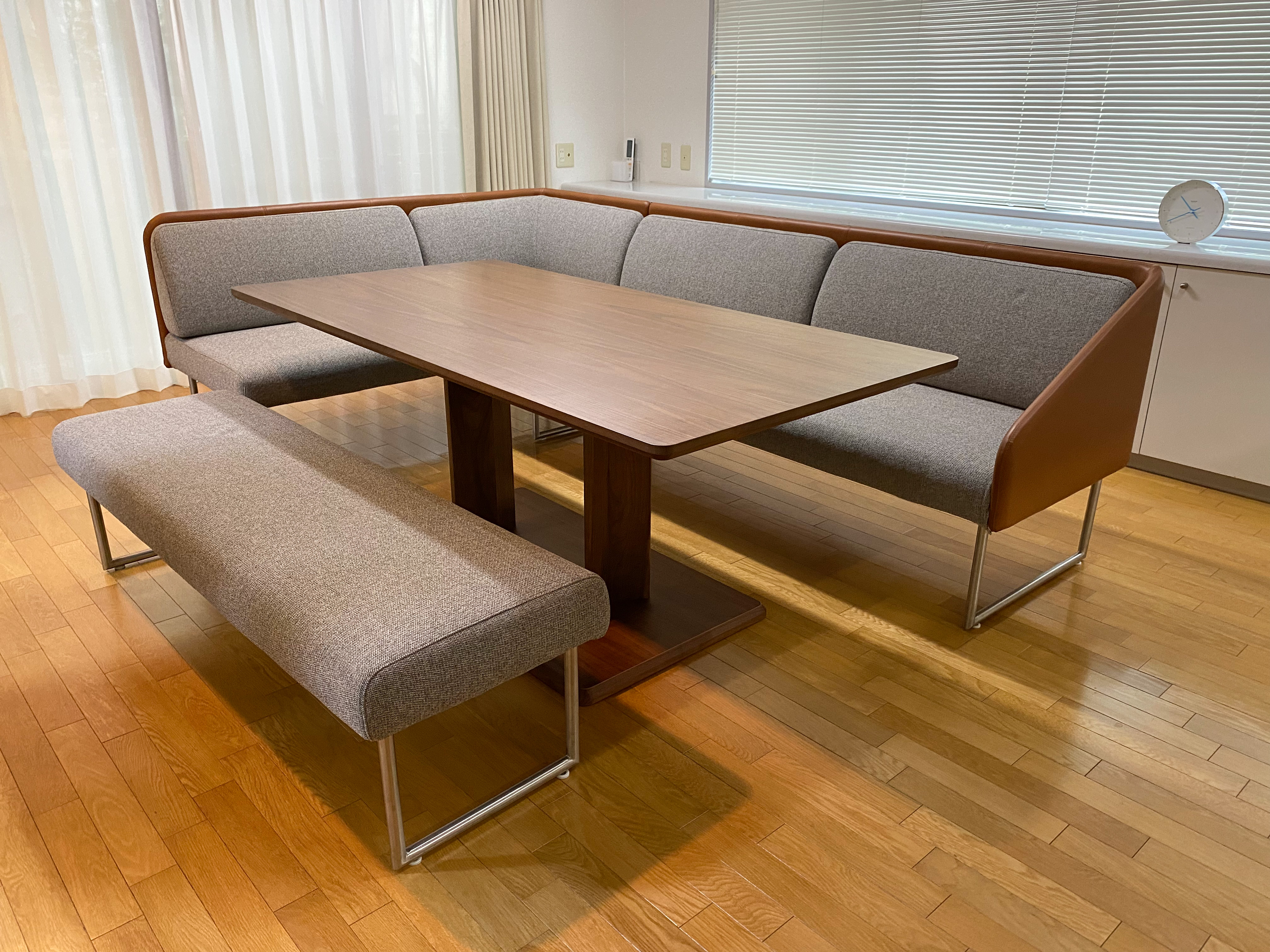 フォルマックスCOX Uダイニングソファを大阪へ｜エスティック｜ソファ