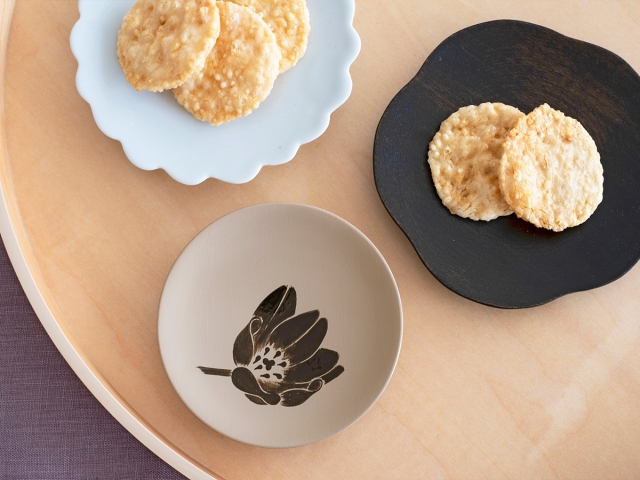 豆皿 黒花｜鎌田醤油（かまだしょうゆ）公式通販サイト