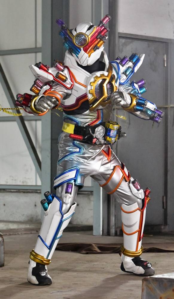 仮面ライダービルド ジーニアスフォーム | 仮面ライダー図鑑 | 東映