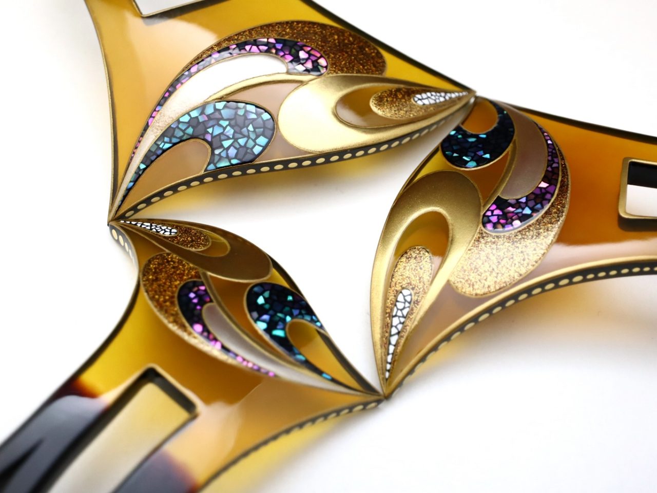 結婚披露宴、パーティーなど華やかな機会にお勧めな、美しいべっ甲螺鈿