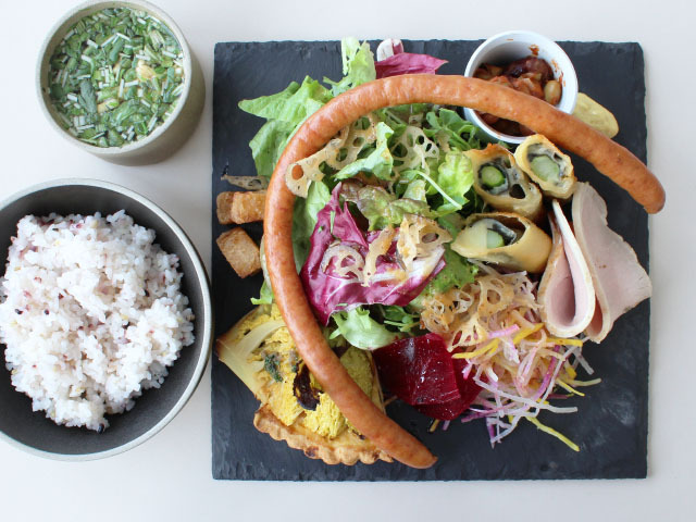 季節毎に自然と体が必要とする野菜がメインのワンプレートランチ