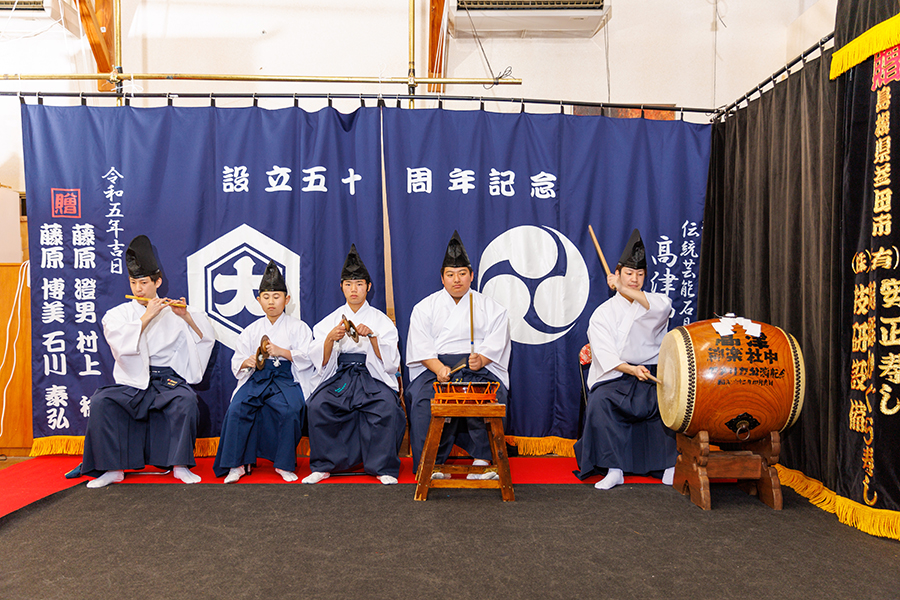 島根の伝統芸能「石見神楽」を体験！実際の衣装や面を身に付け舞う