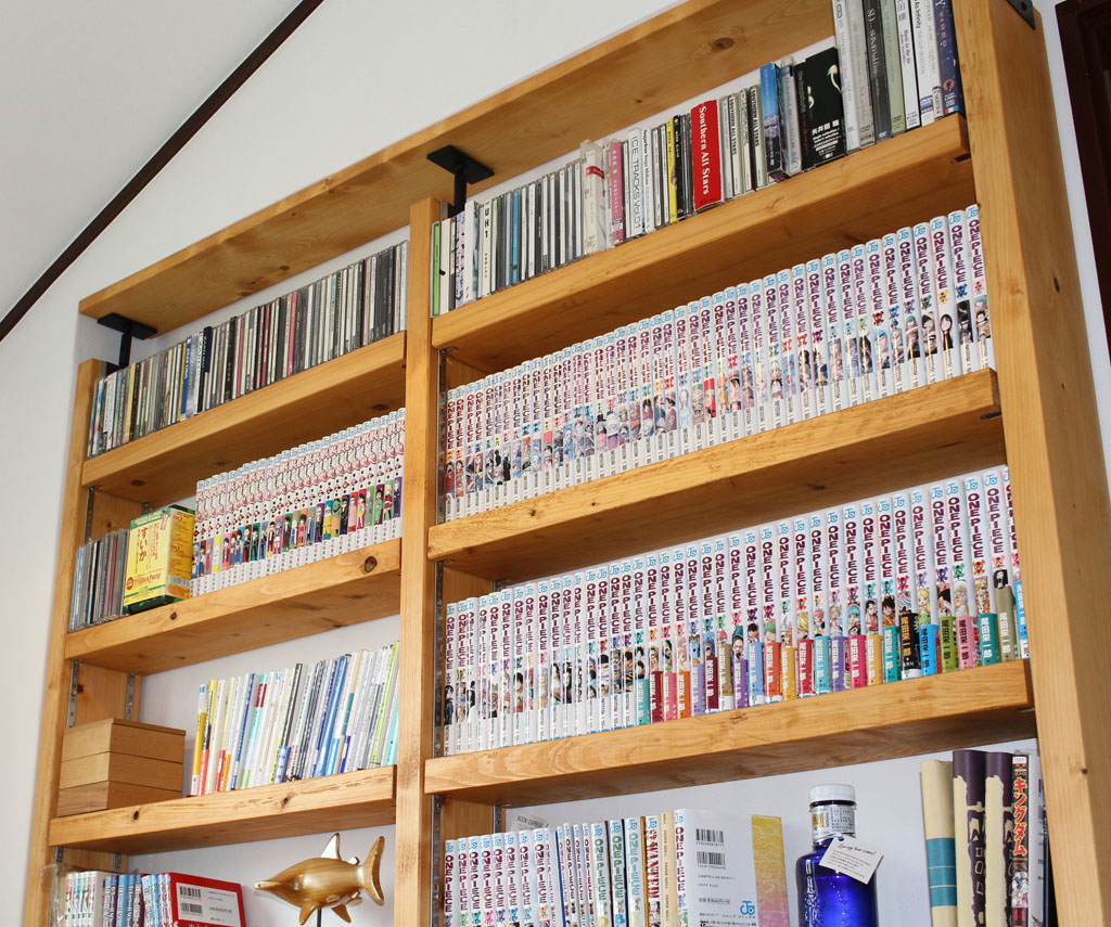 DIYで壁一面の本棚を自作！ツーバイ材と2×4アジャスターを活用