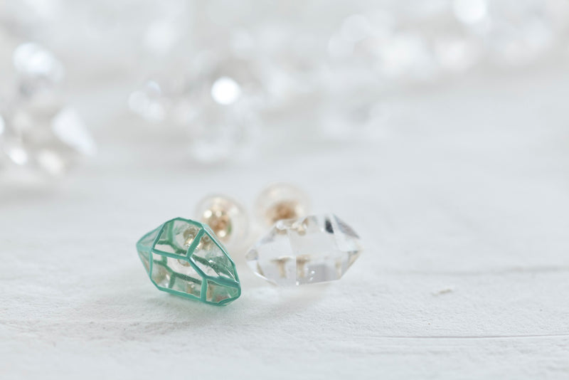 色漆のハーキマーのピアス – KARAFURU