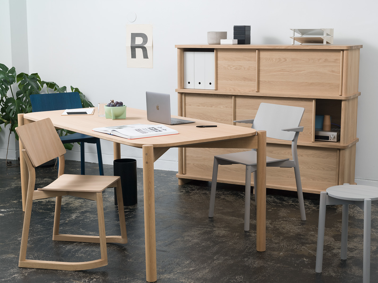 Castor Table 180 ‒ KARIMOKU NEW STANDARD (KNS)