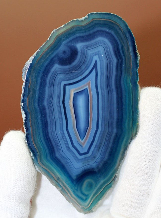 目のさめるような青で彩られたブラジル産天然メノウ（Agate） 鉱物 販売