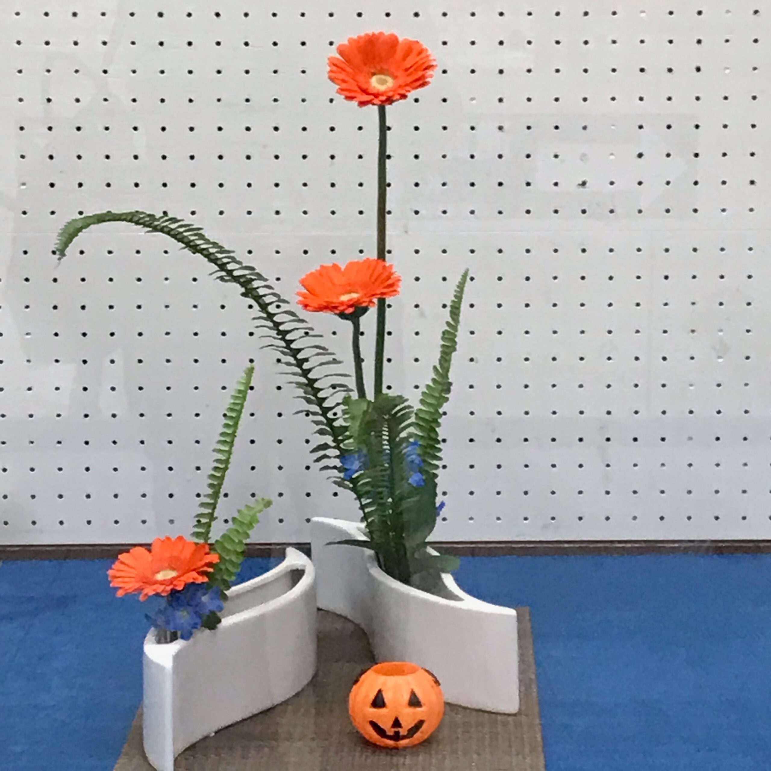 いけばな作品投稿 第2弾 (花楽の輪) « フラワーショップ花楽