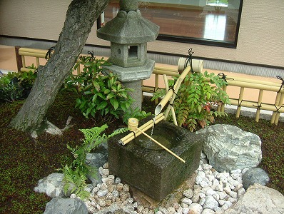 手水鉢をポイントに | 京阪グリーン | 滋賀・京都・大阪のエクステリア