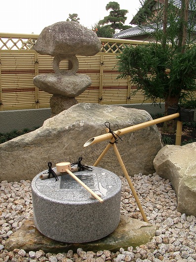 銭鉢と山灯篭と台杉のある庭園 | 京阪グリーン | 滋賀・京都・大阪の