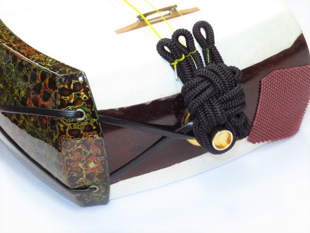 新品 津軽三味線 紅木 金細 綾杉胴 仮継ぎ付き 幅一寸 トチ多数 極上品