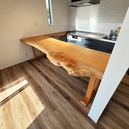 木の一枚板工房｜榎本銘木 | 天然木一枚板を一枚板テーブルや一枚板