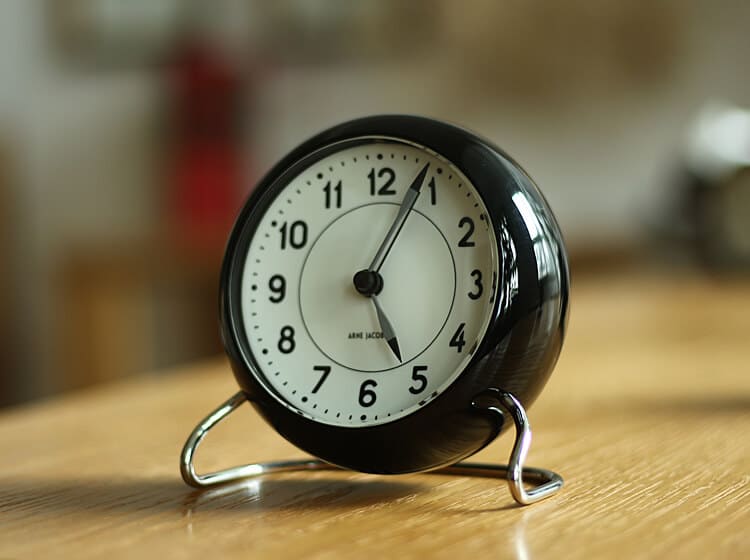 アルネ・ヤコブセン STATION（ステーション） テーブルクロック｜北欧