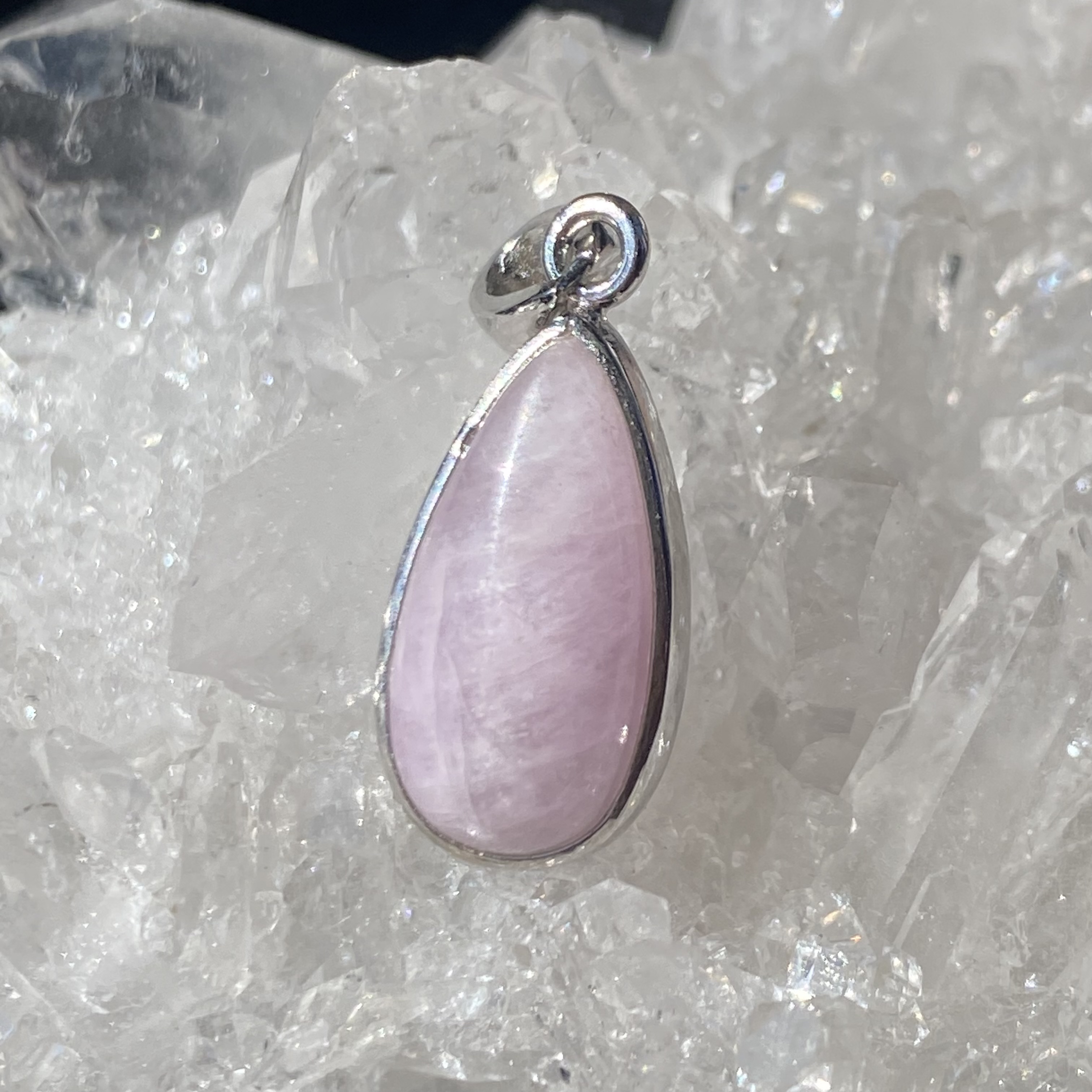 カラーストーンショップ キロル / 【ペンダントトップ】クンツァイト