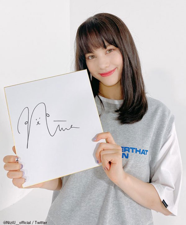 NiziUの初めてのサインがついに決定！ WithUの投票により決定・・彼女